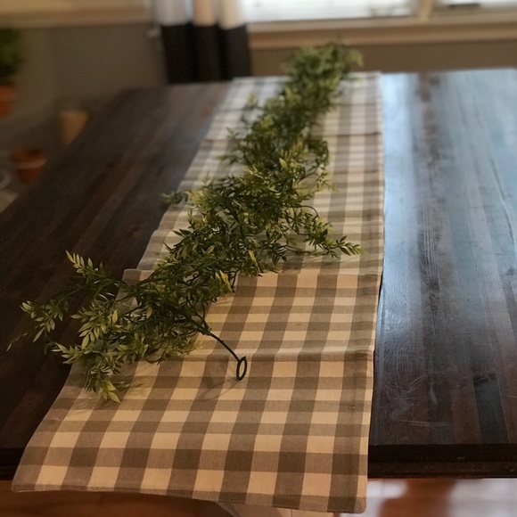 Reversible table runner 13in x 72in - Picture 4 of 8